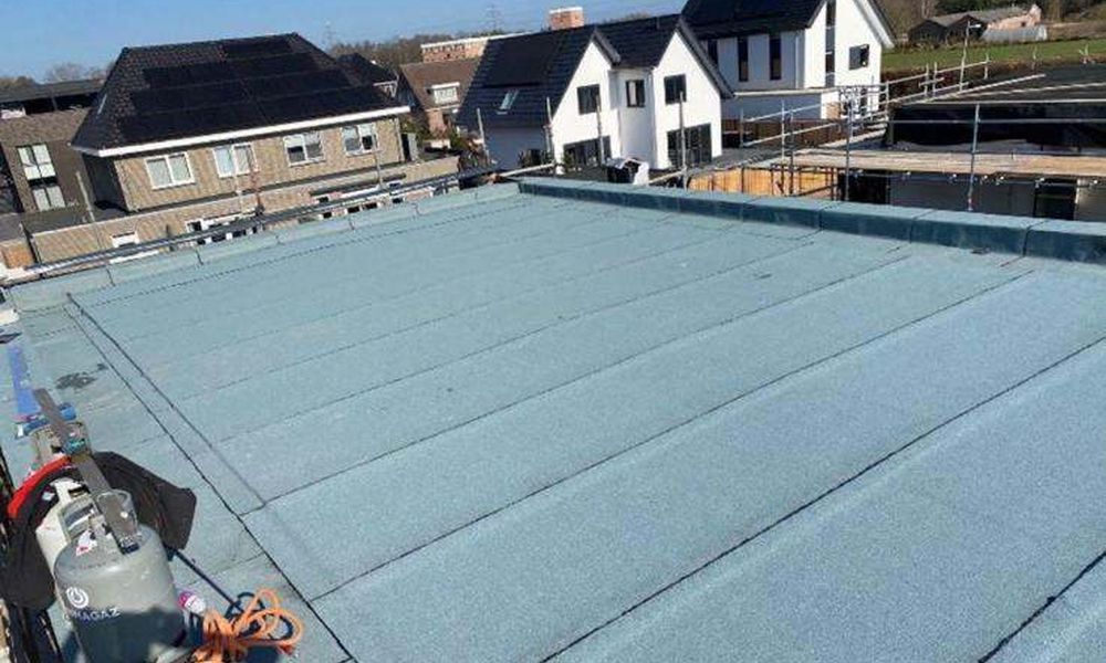 Nieuwe laag bitumen in Kaatsheuvel
